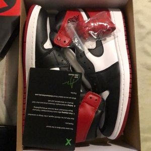 Air Jordan 1 Retro High OG Black Toe